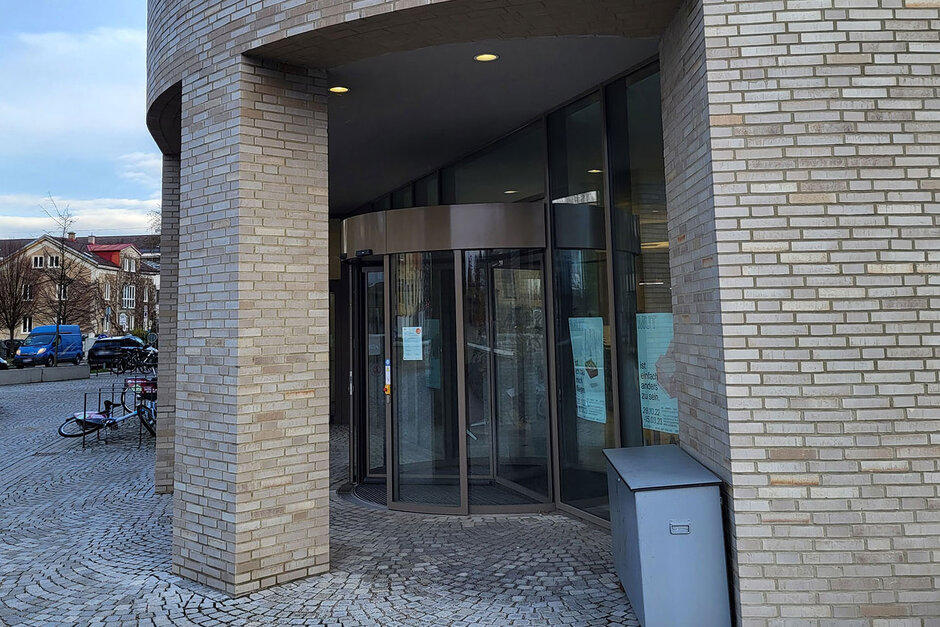 Automatiktür als Eingang zu einem Gebäude
